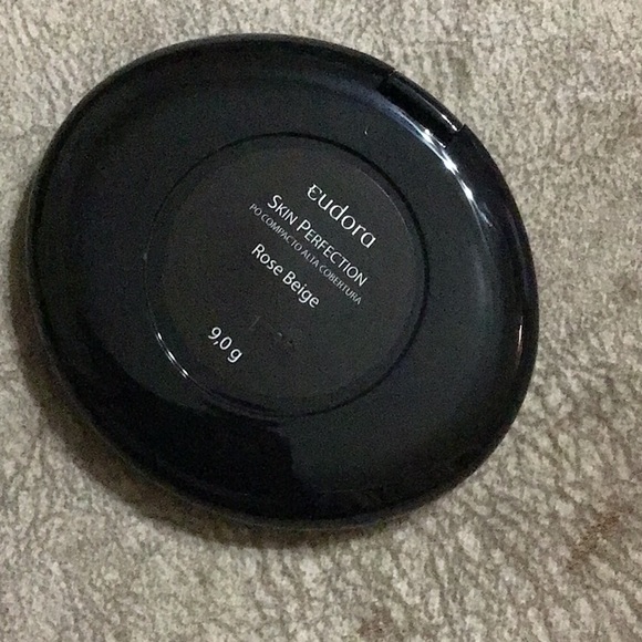 New Eudora Skin Perfection Compact - Picture 3 of 3